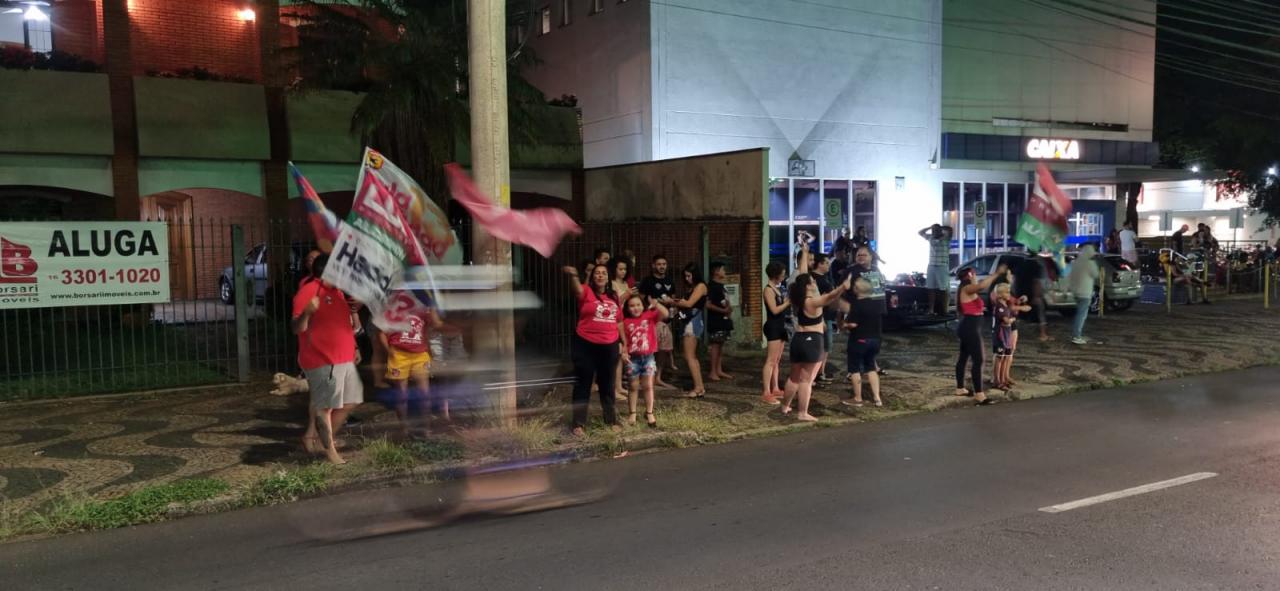 Foto 5 de 6 — Lula (PT) vence 2º turno das eleições em Araraquara